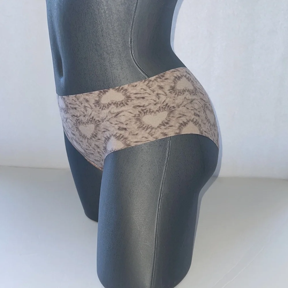 VICTORIAS SECRET PINK NO-SHOW SEAMLESS HIPSTER PANTY UNDERWEAR. NWT